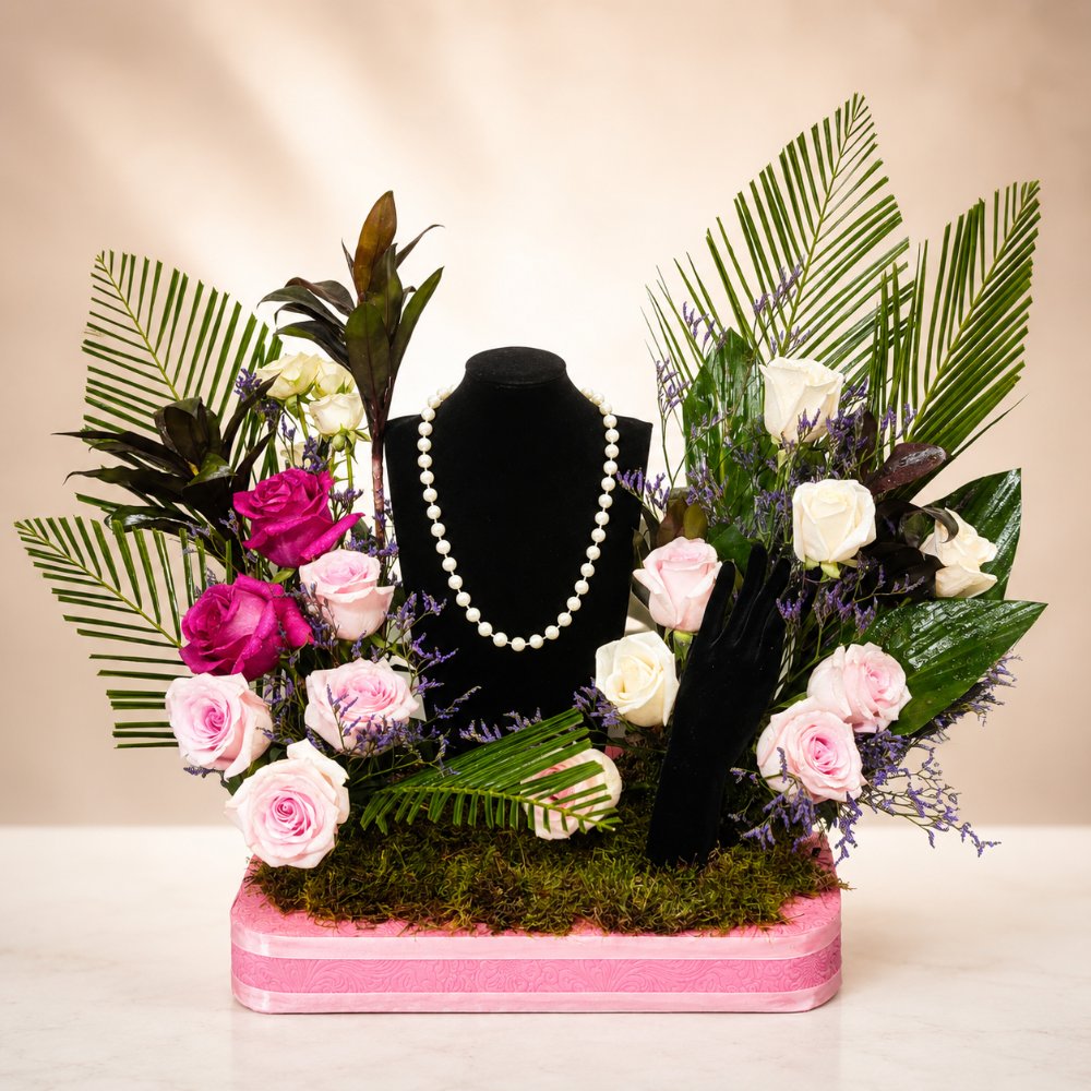 Luxury Fresh Flower Arrangement With Pearl Necklace Gift Display